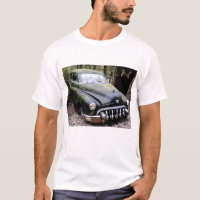Black Buick Car met Moss