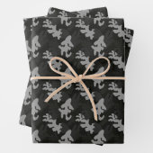 Black Camouflage Pattern Inpakpapier Vel (In situ)