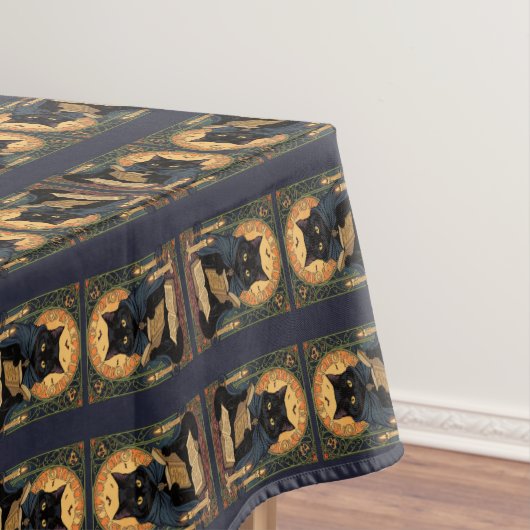 Black Cat Reading A Book Of Solstice Spells Tafelkleed (Voorbeeld)