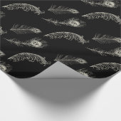 Black Cream Peacock Feathers Verjaardag Cadeaupapier (Hoek)
