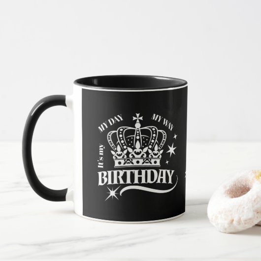 Black Custom Elegant Birthday Crown Typography Mok (Met donut)