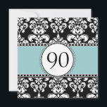 Black Damask 90th Birthday Invitations Blue<br><div class="desc">Invitations d'anniversaire personnalisables pour les Damas noirs et blancs. Montré ici avec texte de 90ème anniversaire et couleur d'accent bleu. Customisez avec vos informations en utilisant les invites et ajoutez du texte en sélectionnant l'option "customiser" et en utilisant les menus de modification. Modèle damas luxueux et design pour vos invitations...</div>