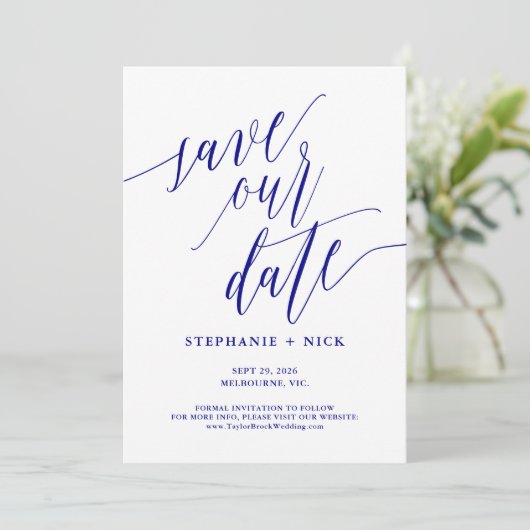 Black Elegant Script Invitation Marine Bleu (Debout devant)
