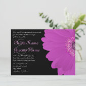 Black & Fuchsia Gerber Daisy Wedding Invitation Kaart (Staand voorkant)