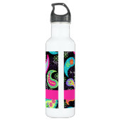 Black Fuchsia Pink Modern Paisley Monogram Waterfles (Achterkant)