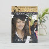 Black Funky Elegant Swirls Afstuderen Invite Kaart (Staand voorkant)