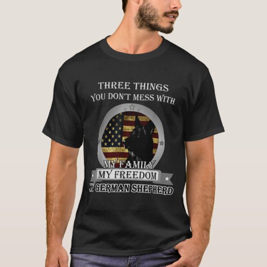 Black German Shepherd American Flag Three Things Y T-shirt (Voorkant)