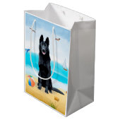 Black German Shepherd Dog on Beach Medium Cadeauzakje (Achterkant Gekanteld)