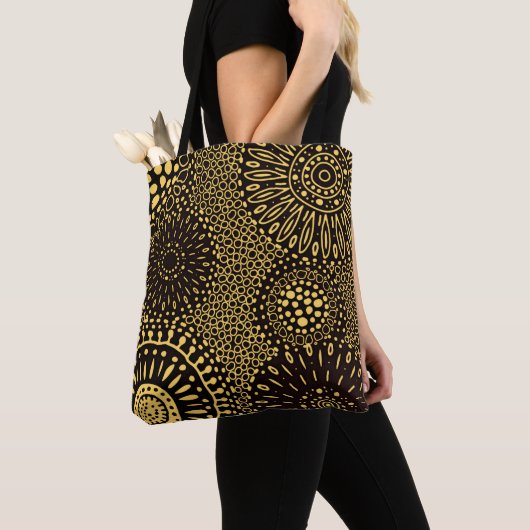 Black Gold Ethnic Floral Pattern Tote Bag (De près)