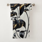 Black & Gold Floral Greige Elegant Dark Moody (En situation)
