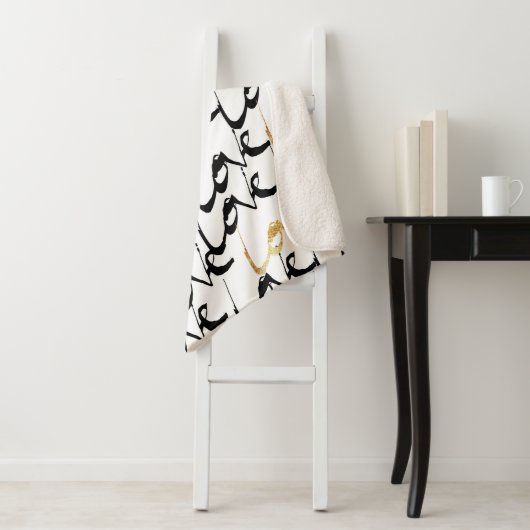 Black & Gold LOVE Pattern Sherpa Blanket Deken (In situ)