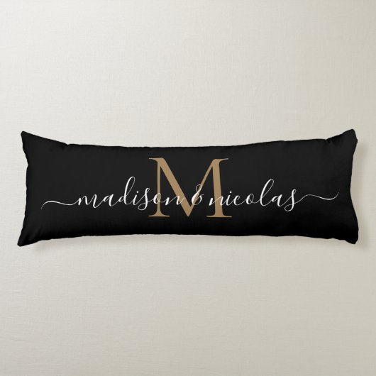 Black Gold Monogram Script Pas getrouwd Jubileum Lichaamskussen (Voorkant)