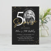 Black Gold Surprise 50e anniversaire Invitation ph (Debout devant)