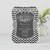 Black Gray Chalkboard Chevron Birthday Invite Kaart (Staand voorkant)
