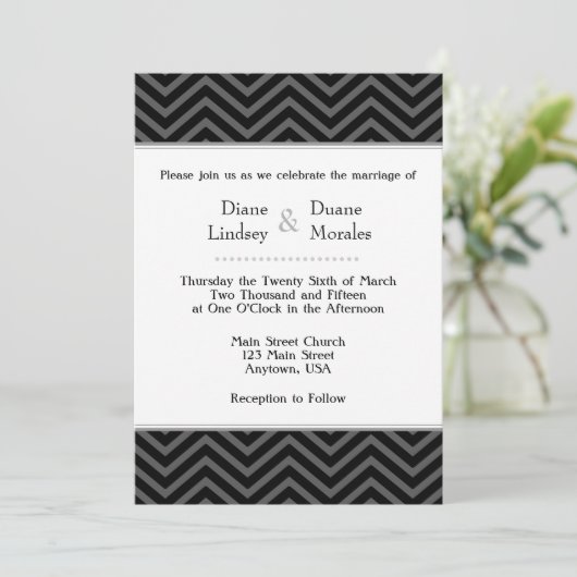 Black Grey Blanc Chevron Invitations de mariage (Debout devant)