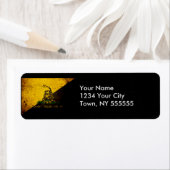 Black Grunge Anarcho Gadsden Flag Etiket (Insitu)