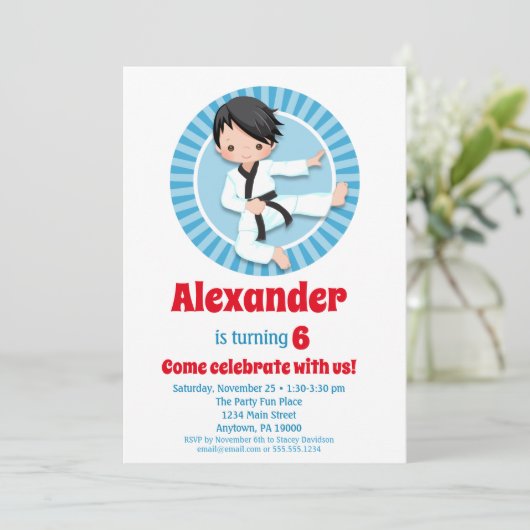 Black Hair Karate Judo Boys Birthday Uitnodiging (Staand voorkant)