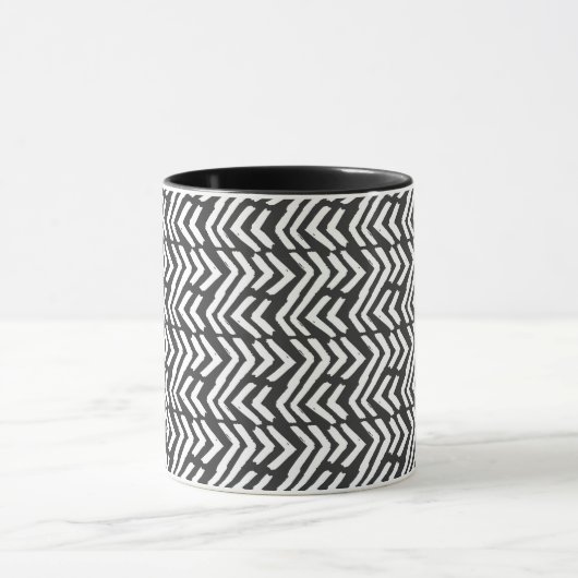 Black Hand Drawn Chevron Pattern Mok (Midden)