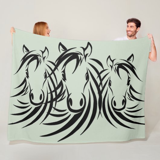 Black Horse Head Green Fleece Deken (In situ)