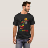 Black King Dunking Een basketbal Juneteenth Boys K T-shirt (Voorkant volledig)