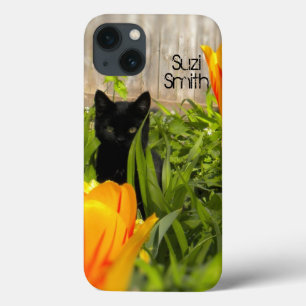 Black Kitten in de Garden iPad-luchttas iPhone 13 Hoesje