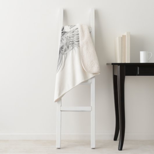 Black Lion met Antlers Crown en Monogram Sherpa Deken (In situ)