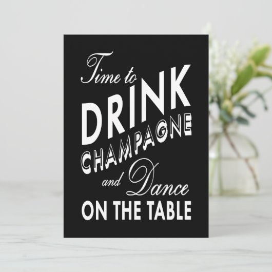 Black New Year's Time to Drink Champagne Invite Kaart (Staand voorkant)