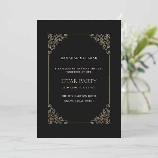 Black Opulent Baroque Frame Script Iftar Party Kaart (Staand voorkant)