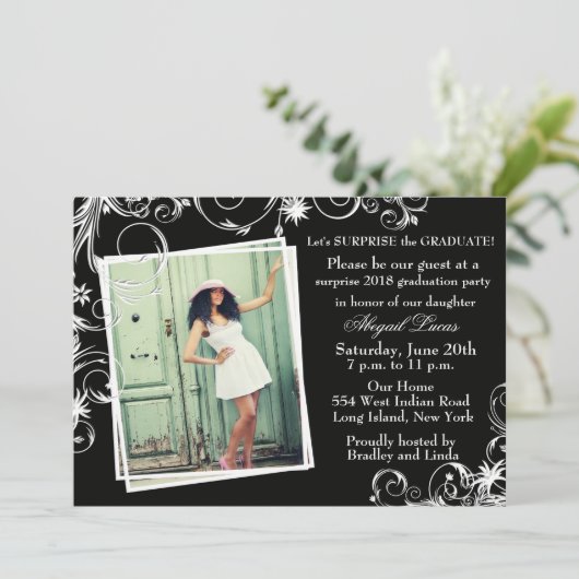 Black & Pearl Swirl Afstuderen Uitnodiging (Staand voorkant)