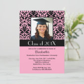 Black Pink Damask Afstuderen Invitation Foto Kaart (Staand voorkant)