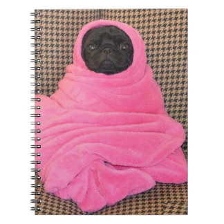Black Pug in een roze tas Notitieboek