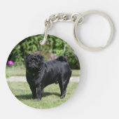 Black Pug Standing View Camera Sleutelhanger (Achterkant)