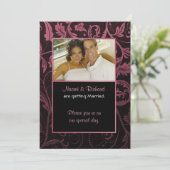 Black & Raspberry Damask Photo Invitation (Debout devant)