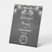 Black Rehearal Dinner String Lights Welkom Reclamebord Met Voetstuk (Voorkant)