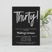 Black Silver Script 30th Birthday Party Invitation Kaart (Staand voorkant)