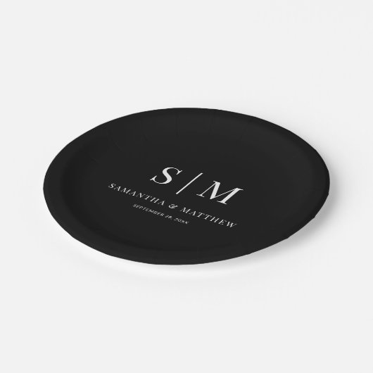 Black Simple Elegant Couple Initialen Weddenschap Papieren Bordje (Gekanteld)