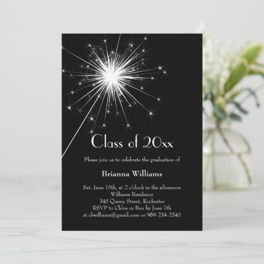 Black Sparkler Afstuderen Celebration Invitation Kaart (Staand voorkant)