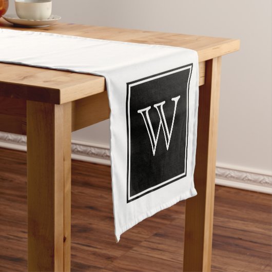 Black Square Monogram Table Runner Korte Tafelloper (Voorbeeld)