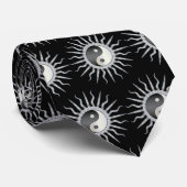 Black Starburst Yin Yang Stropdas (Opgerold)