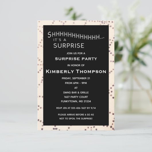 Black Surprise Verjaardag Custom Age Uitnodiging (Staand voorkant)