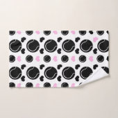 Black Tennis Balls Pattern and Pink Hearts Love Handdoek (Handdoek)