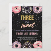 Black Three is Sweet Donut Verjaardag Uitnodiginge Kaart (Voorkant)