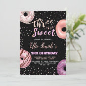 Black Three Sweet Rose Donut Invitations Anniversa (Debout devant)