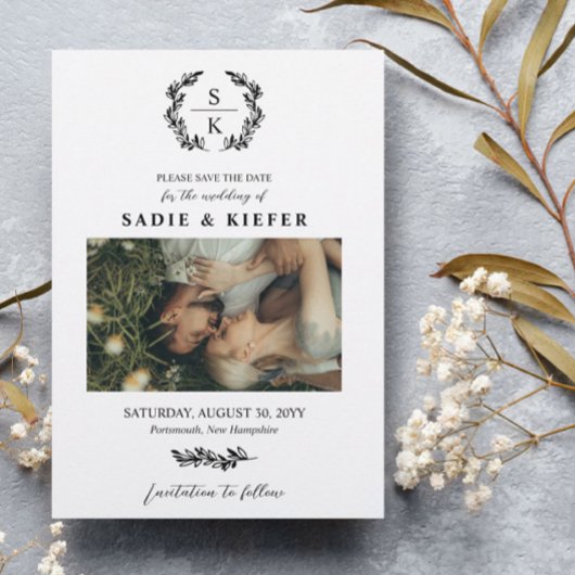 Black Typography Laurel Wreath Monogram Foto Save The Date