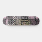 Black violet b collage art sur skateboard (Horz)