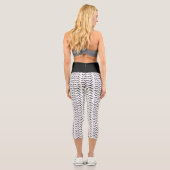 Black & White Abstrait Wave Motif Capri Leggings (Verso)