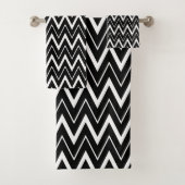Black White Chevron Striped Bad Handdoek (Insitu)