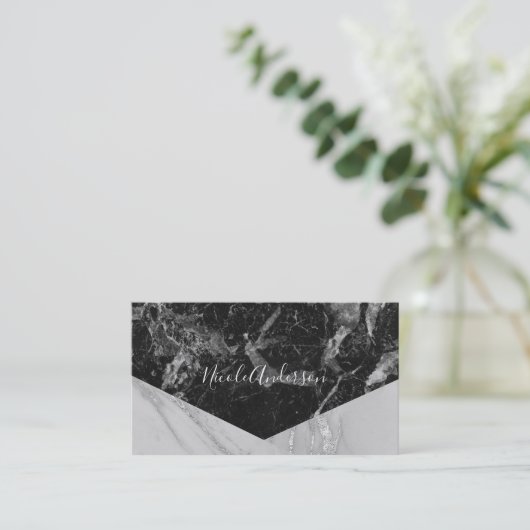 Black White en Silver Marble Modern Glam Trendy Visitekaartje (Staand voorkant)