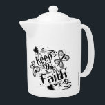 Black & White Garder la foi Graffiti Teapot<br><div class="desc">Une théière hippie rétro "Keep the Faith" avec des lettres grunge et illustrée avec des papillons graffiti,  des coeurs pointillés et d'autres détails! Papillons et coeurs art original.</div>