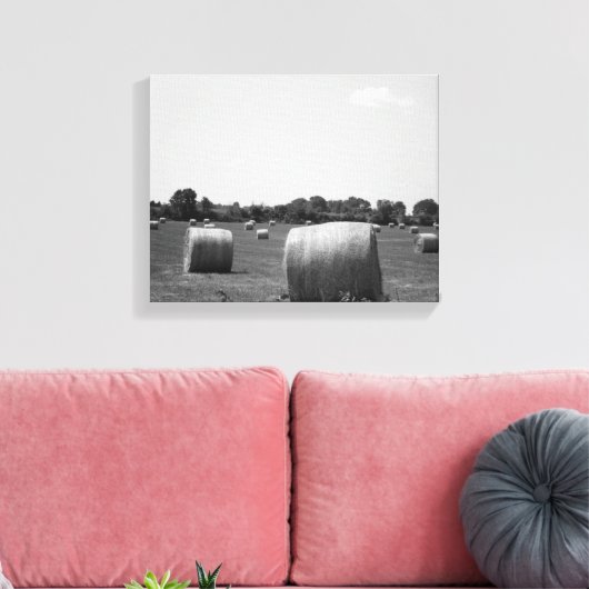 Black & White Hay Rolls, verspreid over een Boerde Canvas Afdruk (Insitu (Woonkamer))
